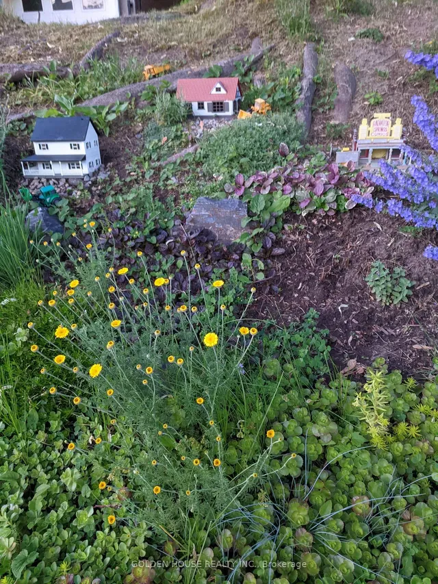 Additional image 36 of 21 Thatcher Ave