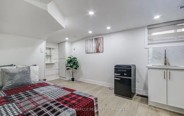 Additional image 33 of 43 Lexington Ave Unit 41