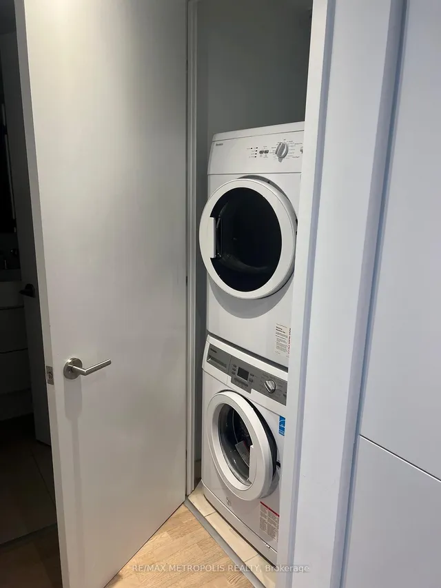 Additional image 11 of 161 Roehampton Ave Unit 1805