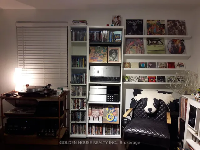 Additional image 25 of 21 Thatcher Ave