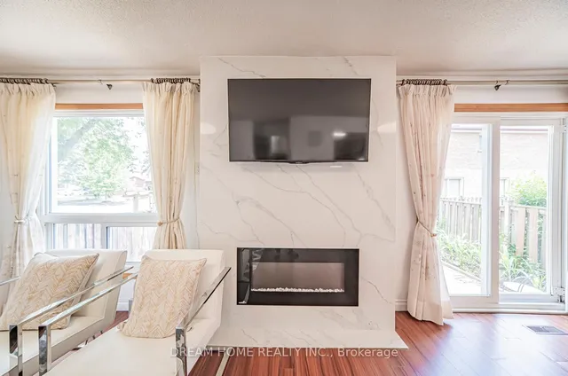 Additional image 22 of 33 Lansbury Dr