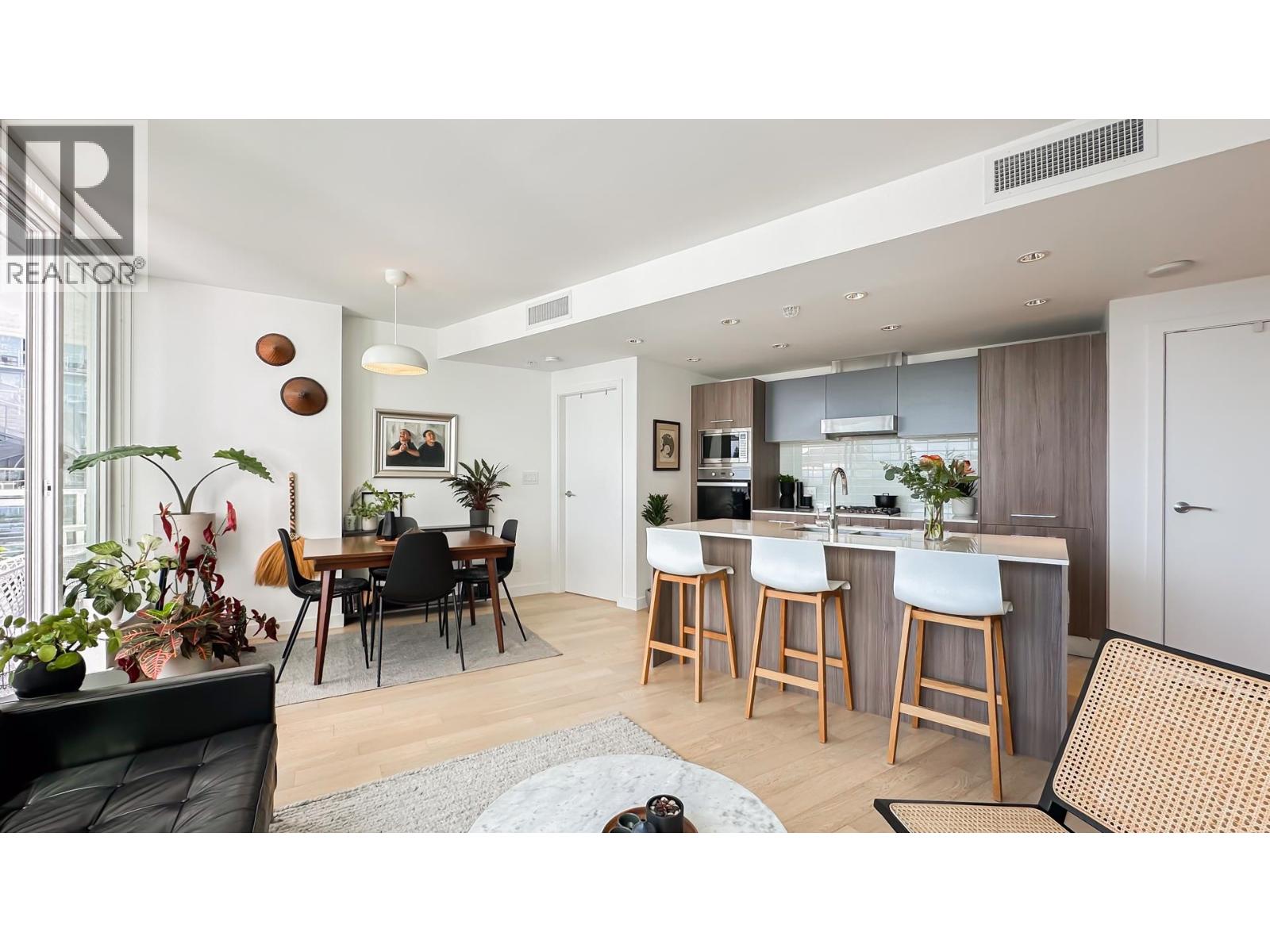 609 4638 GLADSTONE STREET|Vancouver, British Columbia V5N0G5