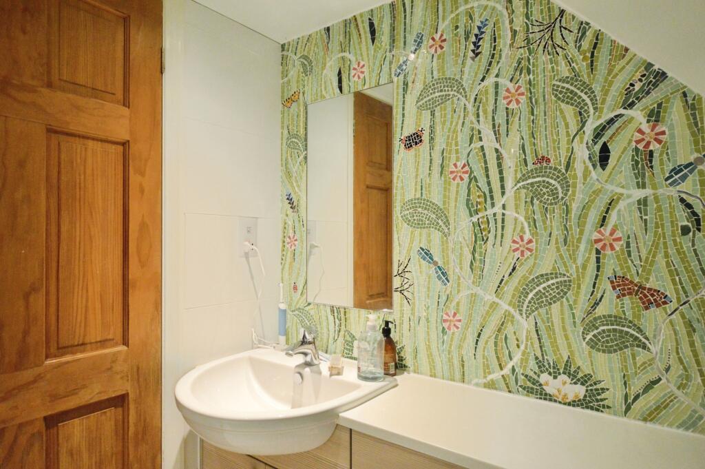 Additional image 21 of Roestock Lane, Colney Heath, AL4