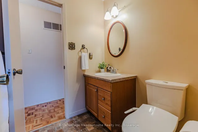 Additional image 30 of 840 Cedarbrae Ave