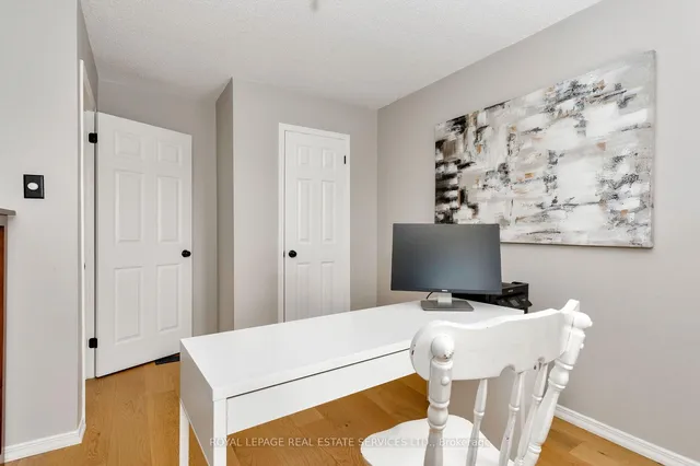 Additional image 34 of 2006 Glenada Cres Unit 7