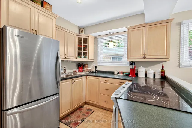 Additional image 12 of 593 Braemore Rd