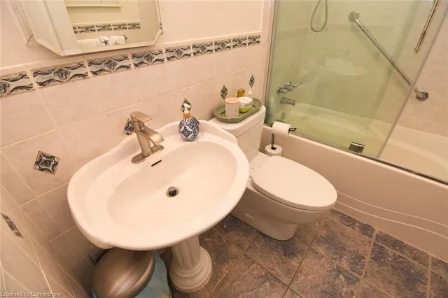 Additional image 24 of 33 Burwell Ave