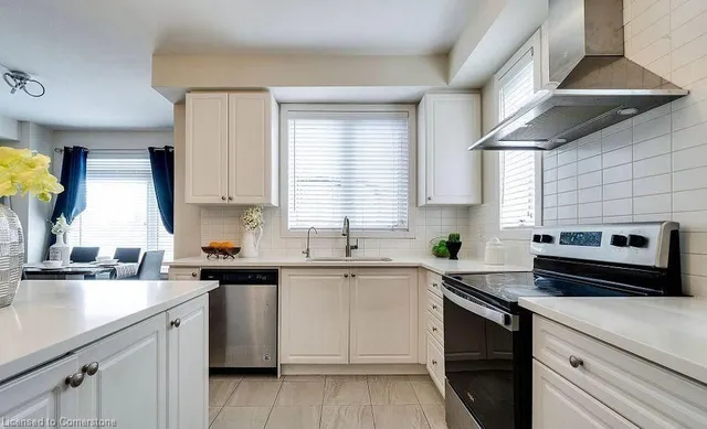 Additional image 25 of 590 North Service Rd