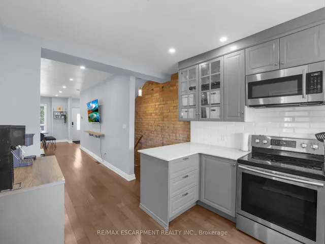 Additional image 16 of 114 BURTON St