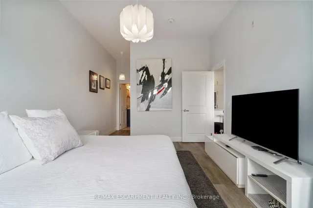 Additional image 24 of 1 Redfern Ave Unit 127