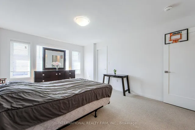 Additional image 20 of 8 Greenwich Ave