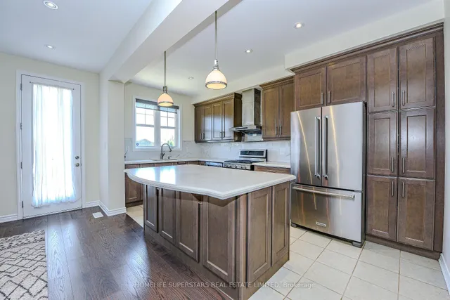 Additional image 19 of 1395 Chretien St