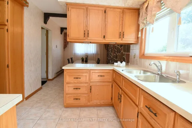 Additional image 12 of 33 Dubarry Blvd