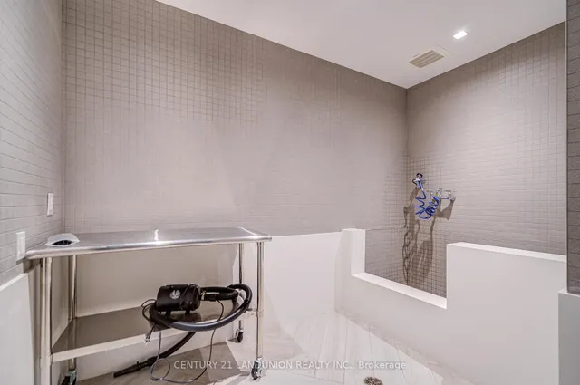 Additional image 33 of 1285 Queen St Unit 102