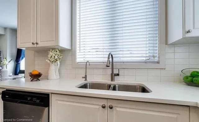 Additional image 27 of 590 North Service Rd