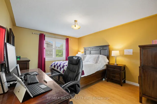 Additional image 6 of 6 Wintercress Circ