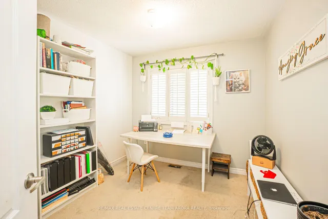 Additional image 18 of 608 Lumberton Cres