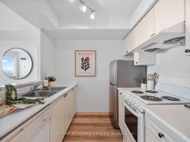 Additional image 4 of 18 Lee Centre Dr Unit 2013