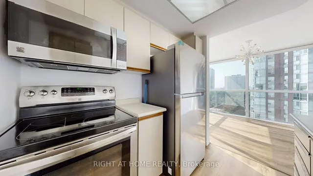 Additional image 13 of 7 Concorde Pl Unit 904