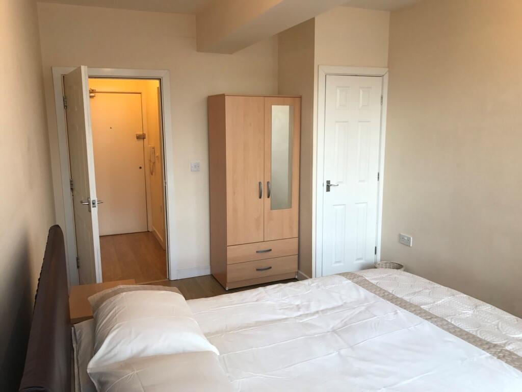 Additional image 2 of Mayfair House - Furnished 1 Bed - Parking Available