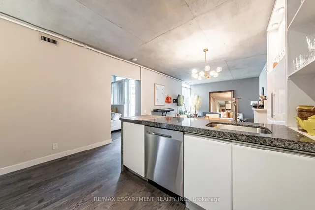 Additional image 16 of 75 Portland St Unit 428