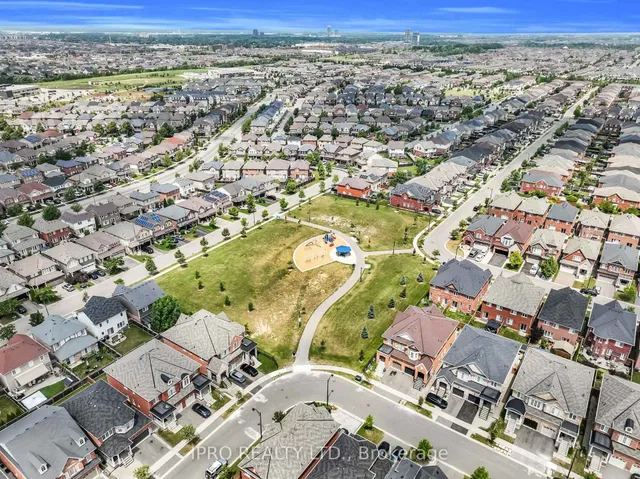 Additional image 38 of 564 Bessborough Dr