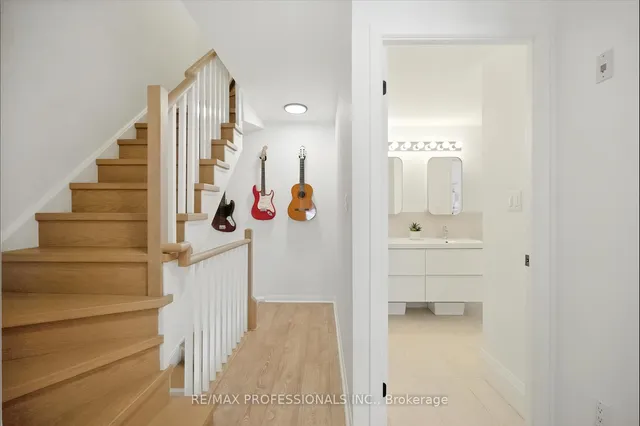 Additional image 16 of 32 Stadium Rd Unit 325