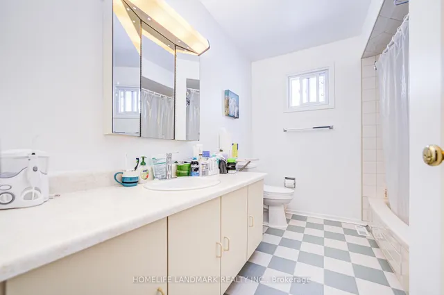 Additional image 27 of 177 Roxanne Cres