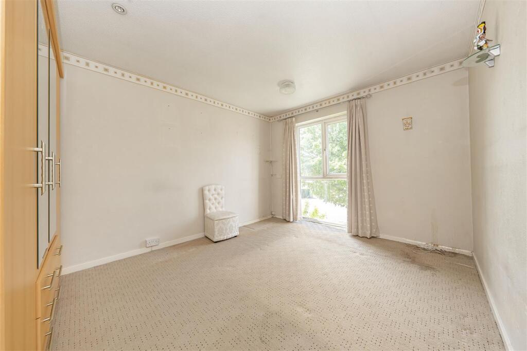Additional image 5 of Maplefield, Park Street, St. Albans