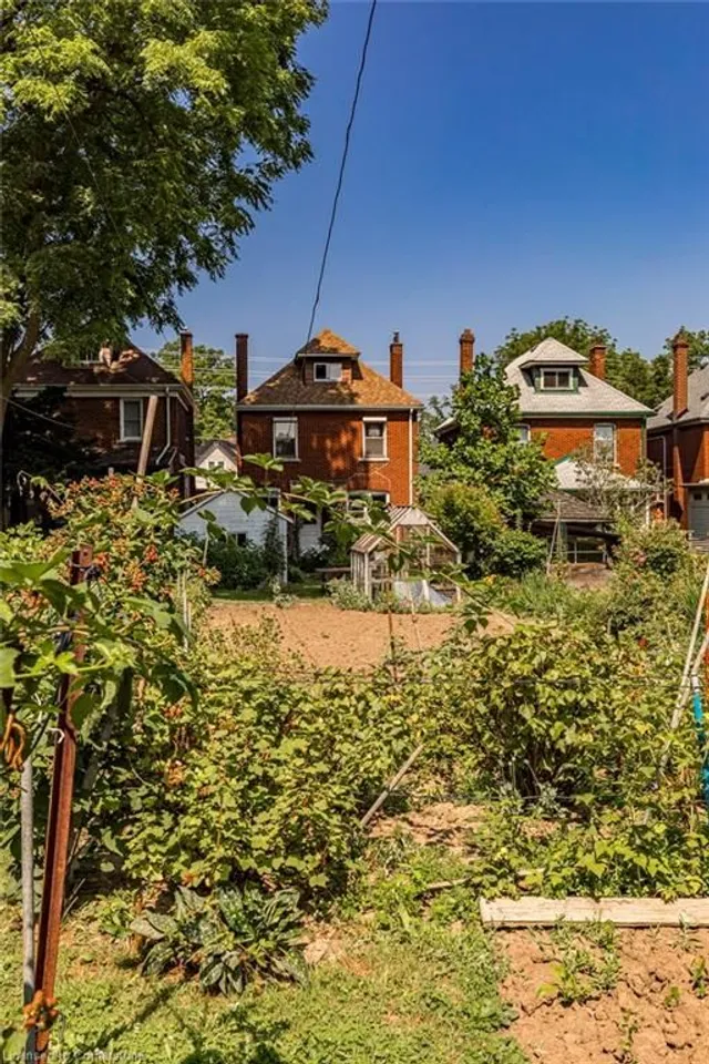 Additional image 43 of 497 Dundurn St