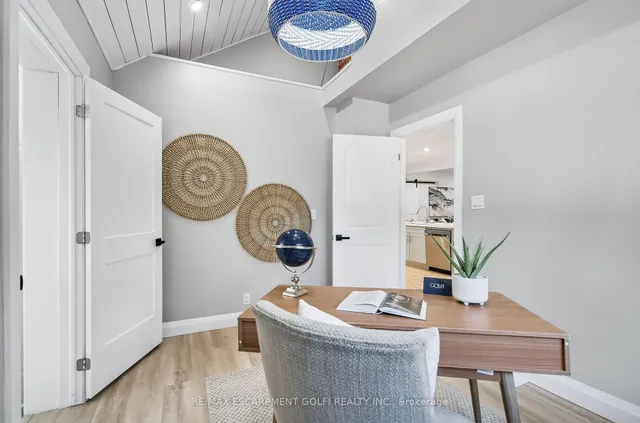 Additional image 18 of 10 Comet Ave