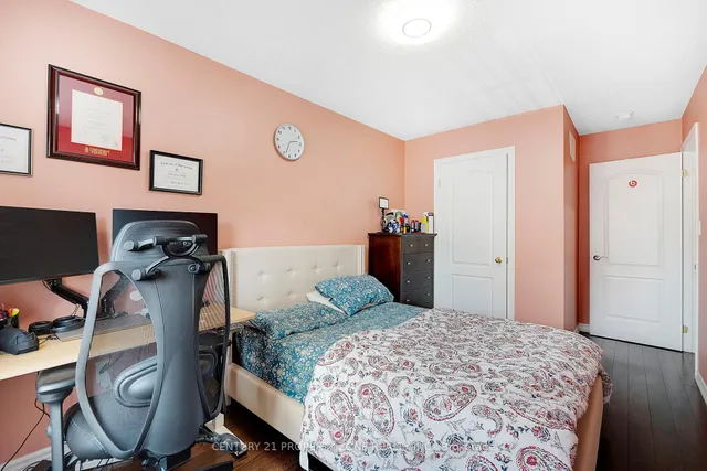 Additional image 11 of 33 Kayak Hts