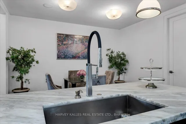 Additional image 18 of 70 Roehampton Ave Unit PH15