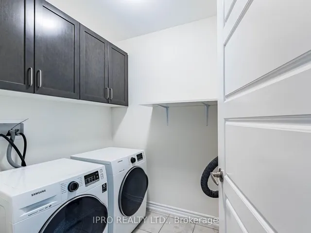 Additional image 29 of 67 Locker Pl