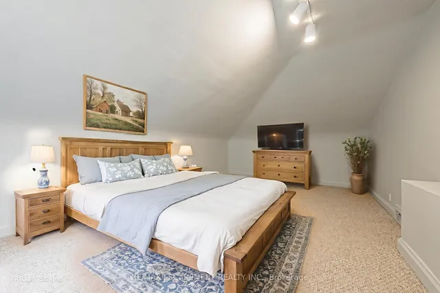 Additional image 17 of 972 Kingsway Dr