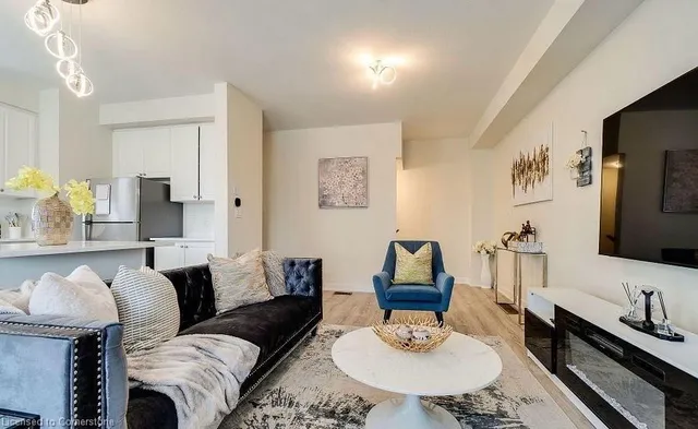 Additional image 20 of 590 North Service Rd