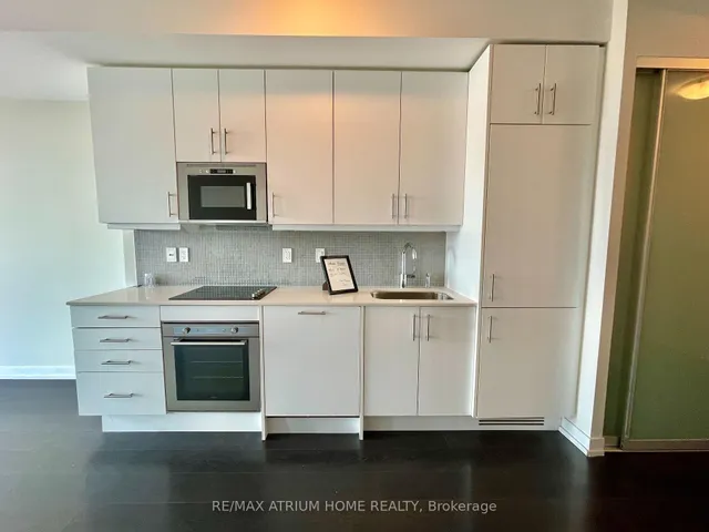 Additional image 10 of 297 College St Unit 618