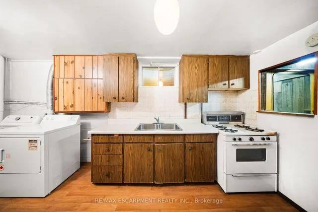 Additional image 31 of 1065 Franconia Dr