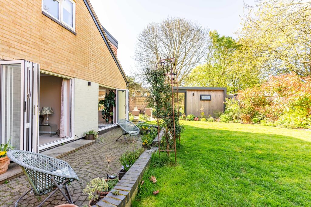 Additional image 21 of Craiglands, St. Albans, Hertfordshire, AL4