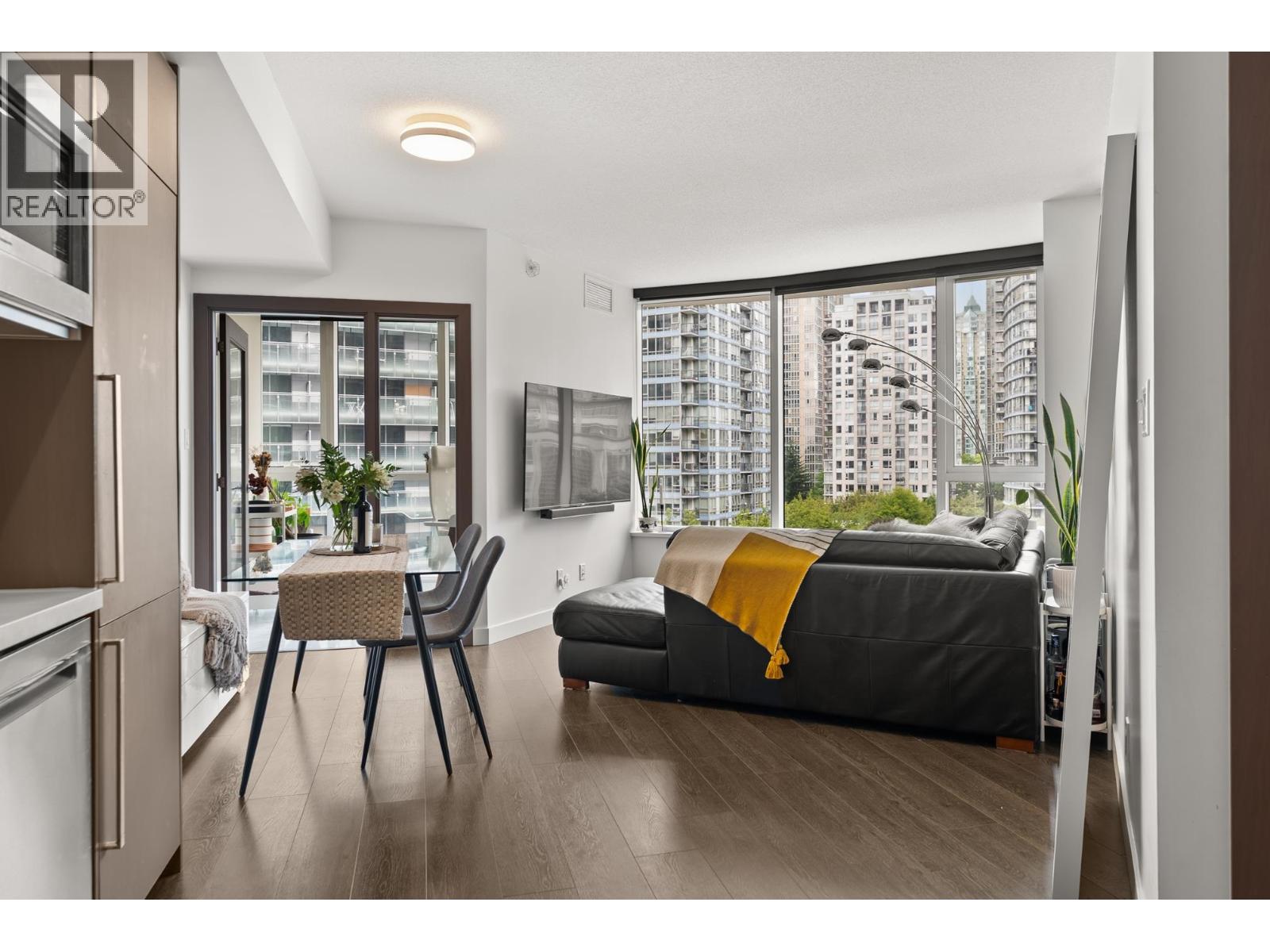 820 68 SMITHE STREET|Vancouver, British Columbia V6B0P4