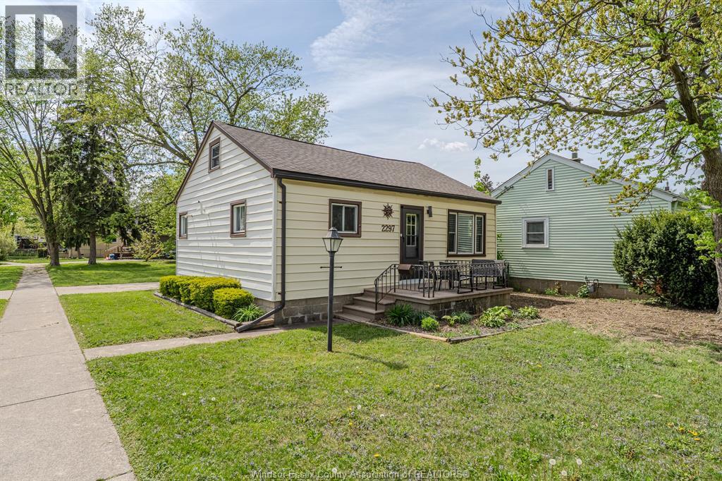 2297 PARENT|Windsor, Ontario N8W2E4
