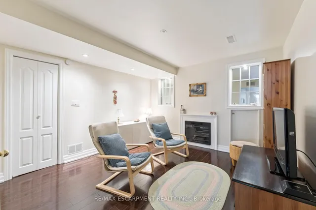 Additional image 35 of 1650 Allan Cres