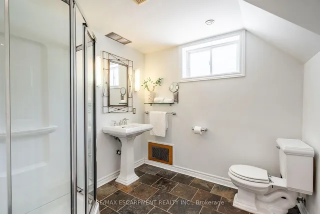 Additional image 28 of 70 Flamboro St