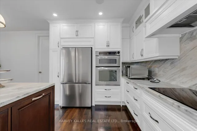 Additional image 19 of 70 Roehampton Ave Unit PH15