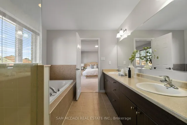 Additional image 28 of 73 Miracle Tr