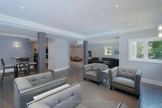 Additional image 32 of 14 Canis St