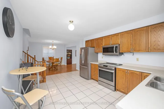 Additional image 18 of 107 Fairington Cres