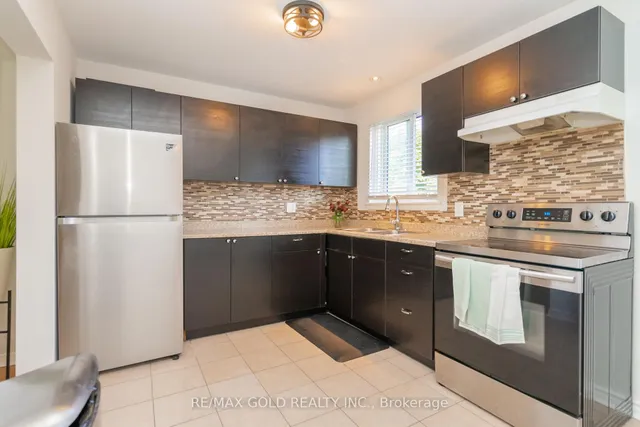 Additional image 18 of 57 GUILDFORD Cres
