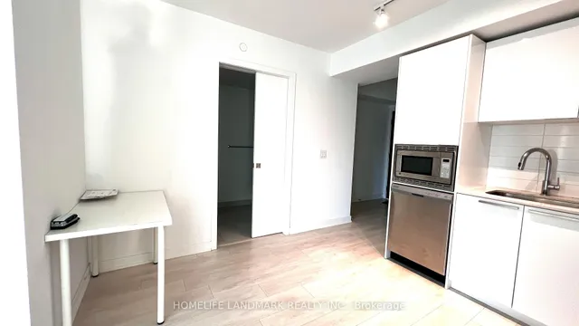 Additional image 8 of 501 Yonge St Unit 2009