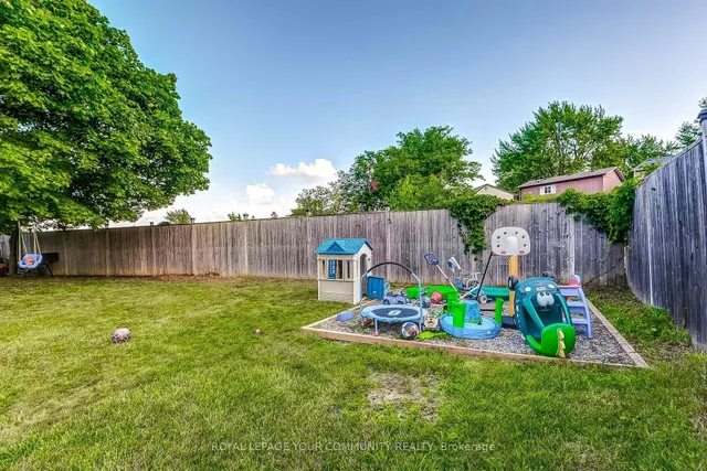 Additional image 35 of 38 Gainsborough Rd